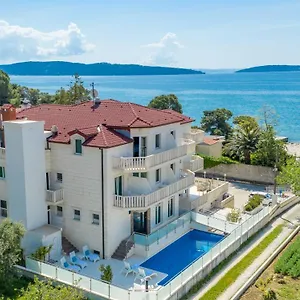 villa-zarko-hotel.hotels-in-trogir.com/